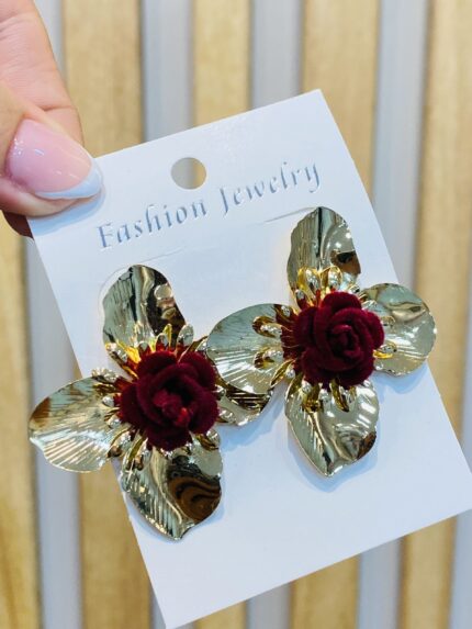 Arete flor centro rojo
