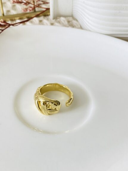 Anillo tejido grueso