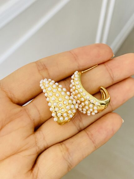 Arete Media luna con circones blancos