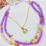 Tobillera - Lila con rosas y corazones.