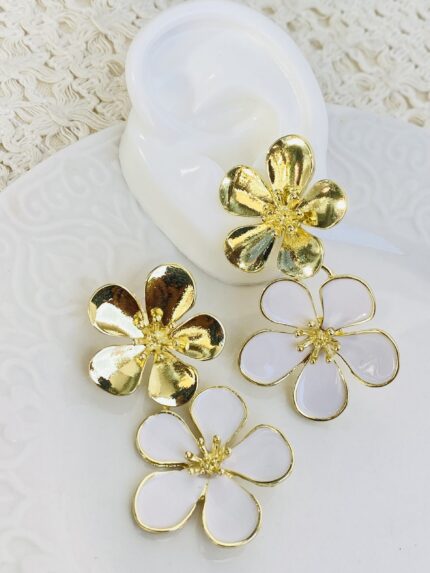 Arete Largo Flor Blanca