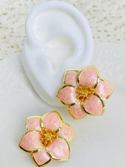 Arete Flor Crem Maltada