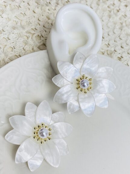 Arete Flor Ojalada Nácar