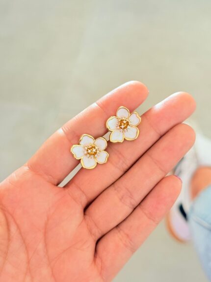 Arete Dalia Blanca