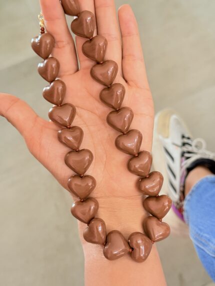Collar chicle corazón cafe