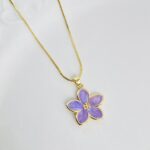 Cadena flor guayacán lila