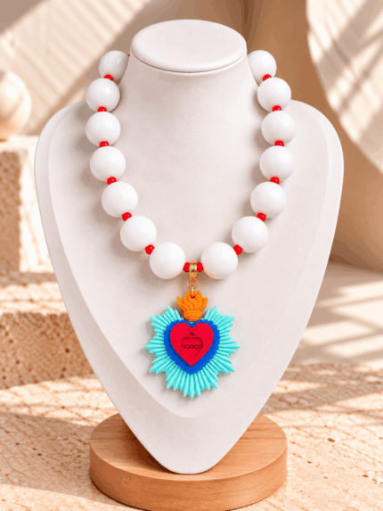 Collar Chicle Blanco Collar Sagrado Corazón