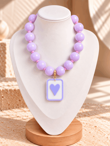 Collar Chicle Lila Placa Corazon