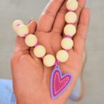 Collar Chicle Beige Corazon Fuscia