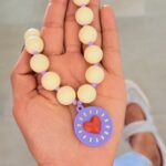 Collar chicle Beige Dije Placa Corazon
