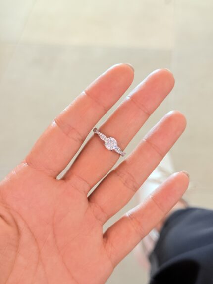 Anillo circón sencillo