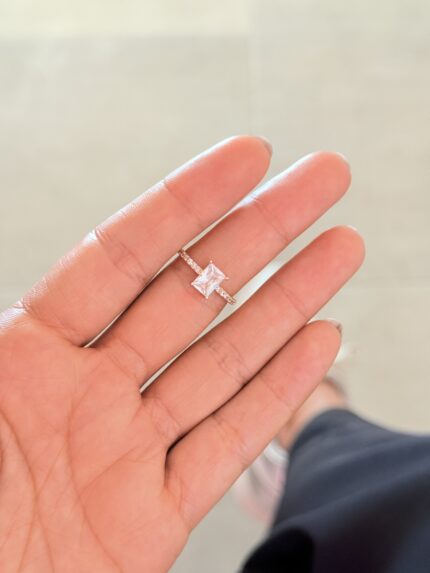Anillo circón rectangular