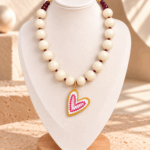 Collar Chicle Beige Corazon Alegria