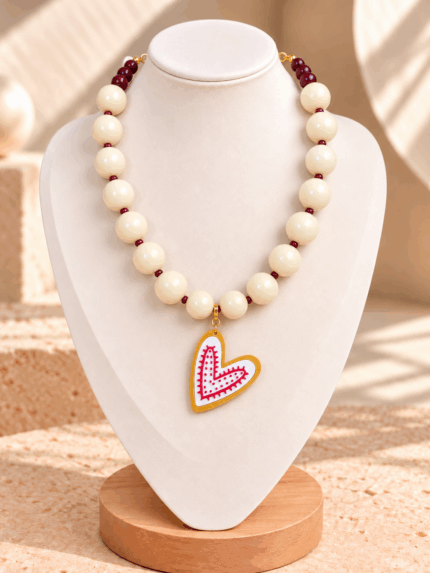 Collar Chicle Beige Corazon Alegria